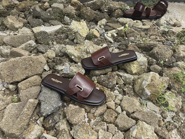 Aurora-01 slippers
