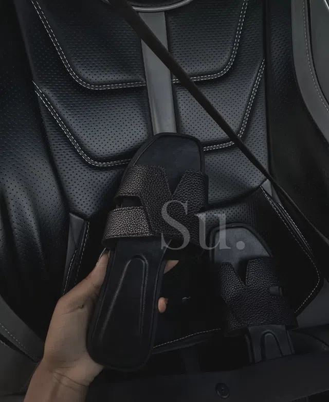 Su signature slides flats
